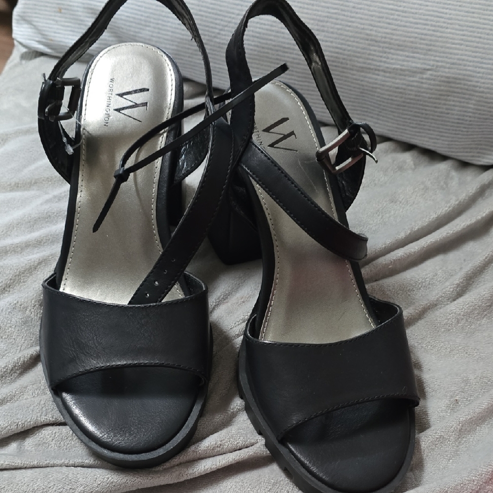 New Worthington Black Slingback Heels